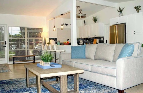 Lake Underhill House | Private Pool Villa | 5 Min to Disney & Universal