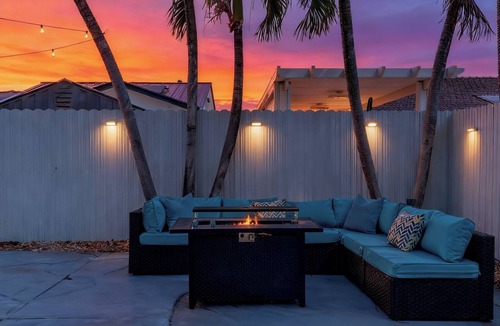Richmond West House | 🌴💦 Private Resort-Style Backyard w/Pool, Firepit, Grill & LED Night Vibes