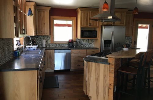 Salida House | Private River Retreat- Fly Fishing/Rafting/Relaxing 10 min. from downtown Salida