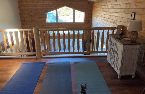 Salida House | Private River Retreat- Fly Fishing/Rafting/Relaxing 10 min. from downtown Salida