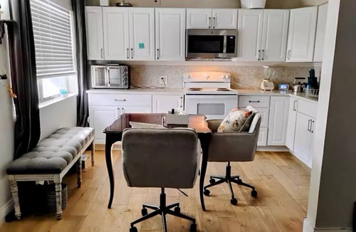 Royal Poinciana House | Private Secure BBQ Man Cave near Beach & Casinos
