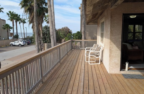 South Padre Island House | PRIVATE SINGLE FAMILY HOUSE with nice deck for Friday Night Fireworks, quiet