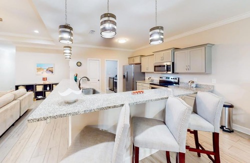 Navarre House | Private snowbird-friendly home with enclosed yard patio grill & washer-dryer