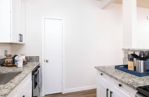 Euless House | Private Stay - Near Airport, Shopping + Golf Club
