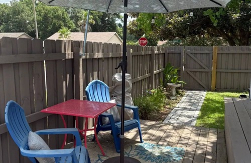Northeast Pensacola Cottage | Private Tiny Home w/Courtyard, Grill & Quiet Location – Sleeps 2