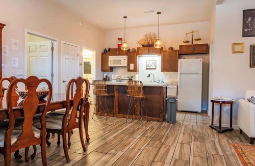 Enterprise Cottage | Private Vintage-Chic 1BR w/Jacuzzi Tub Enterprise