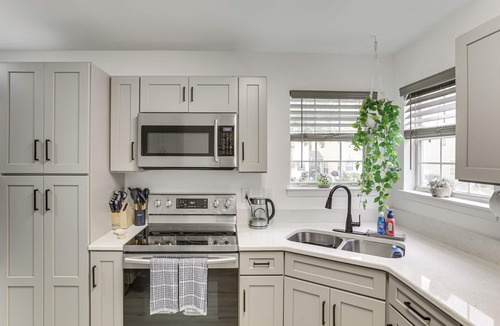 Tallahassee Apartment | Private Yard + Deck: Tallahassee Towhome!