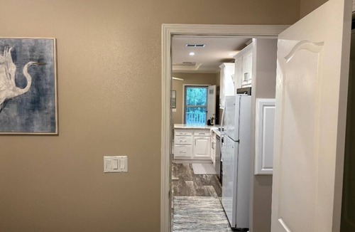 Crystal River Cottage | Quaint cottage tucked away in Crystal River. 1 Bedroom 1 Bath.