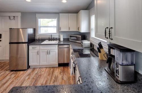 St. Augustine House | Quaint Cottage with Private Pool-Walk to Everything