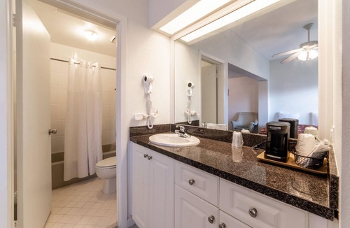 Everglades City Hotel | Quaint, Lakeside Economy Hotel Room