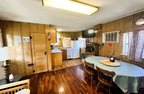 Rockaway Beach Cabin | Quaint Lakeside Cabin for a Memorable Fishing Trip to Lake Taneycomo in Rockaway Beach, Missouri