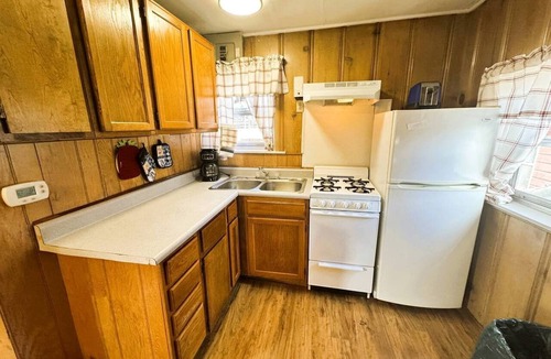 Rockaway Beach Cabin | Quaint Lakeside Cabin for a Memorable Fishing Trip to Lake Taneycomo in Rockaway Beach, Missouri