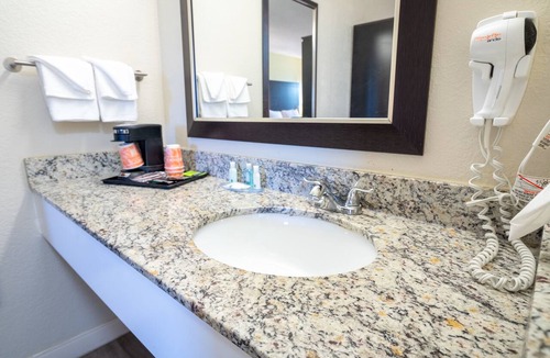 West Palm Beach Hotel | Quality Inn Palm Beach International Airport