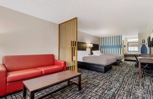 Wetmore Hotel | Quality Inn & Suites Near Six Flags and Medical Center