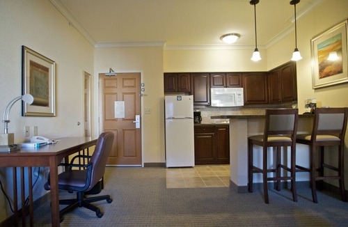 West San Antonio Apartment | Queen Studio Suite w/Free Daily Breakfast
