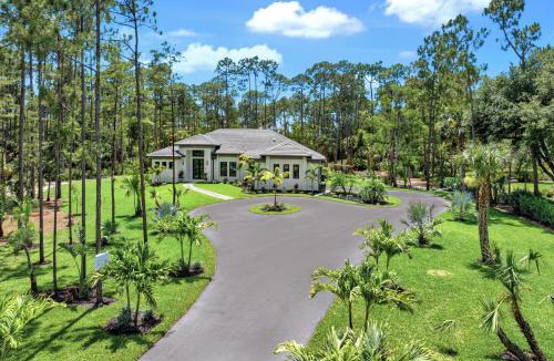 Rural Estates House | Quiet 5-BR House Heated Pool and Outdoor Kitchen