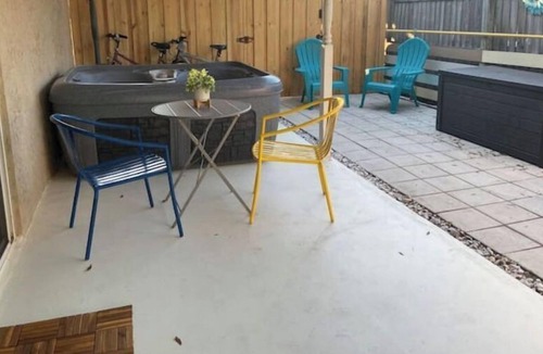 Oldsmar Apartment | Quiet Bay Getaway- Hot Tub-Bikes-Dog friendly