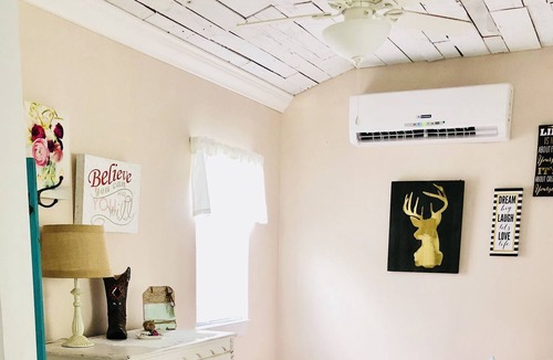 June Park Cottage | Quiet Centrally Located Tiny House