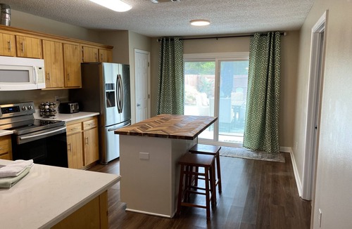 Navarre Cottage | Quiet, dog-friendly, cottage retreat - just 4 minutes from the beach!
