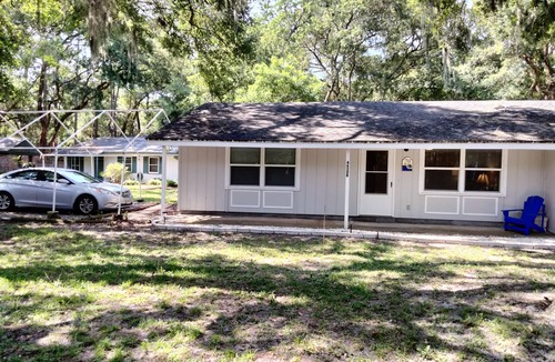 Amelia City Apartment | Quiet Duplex. Walking distance to the Famous Amelia Concours d`Elegance