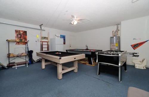 Westbury House | Quiet Getaway Nr Golf & Posner Park with Pool