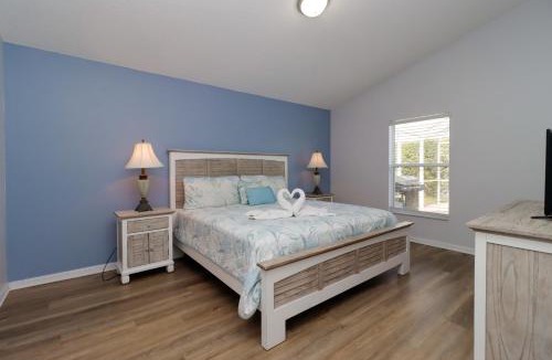 Westbury House | Quiet Getaway Nr Golf & Posner Park with Pool