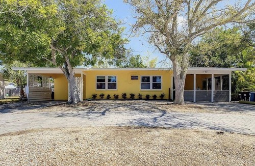 Bayview House | Quiet home within walking distance to the Beach, the Bayou, and Marina.