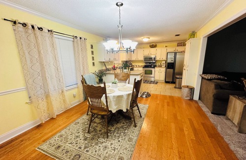 Brunswick House | Quiet Location convenient to I-95 & Beach Causeways!