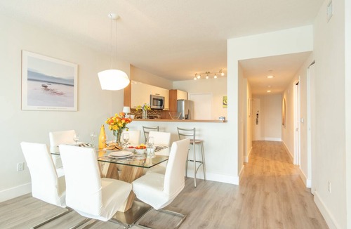 Sunny Isles Beach Condo | Quiet marine condo with breathtaking views of the bay | WIFI + Parking