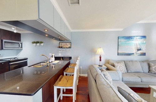 Madeira Beach Condo | Quiet, Waterfront Top Floor Unit-Close to Beach & Dining, Screened In Balcony, Pool & Docks
