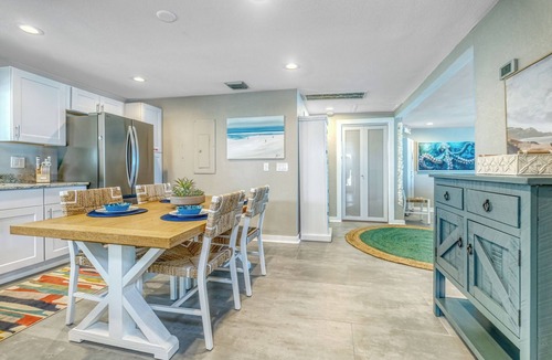 Indian Shores House | Quintessential Classic Florida Bungalow with amazing Gulf Views!