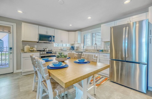 Indian Shores House | Quintessential Classic Florida Bungalow with amazing Gulf Views!