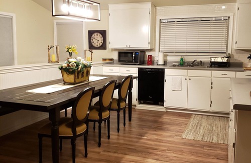 Denison House | Quite Country Retreat - Pet friendly! Its time for some fun.