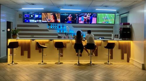 North Arlington Hotel | R Nite Star Hotel At Arlington Entertainment District