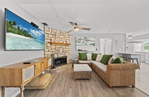 Sanibel House | Rabbit Retreat - Charming Sanibel Island Duplex with Golf Cart (extra charge)