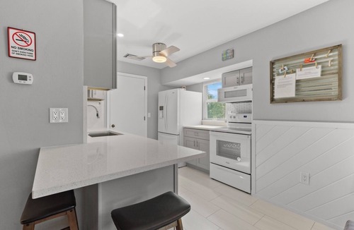 Sanibel House | Rabbit Retreat - Charming Sanibel Island Duplex with Golf Cart (extra charge)