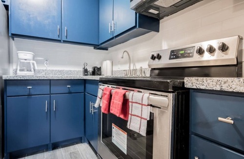 McAllen Apartment | ✅ RARE FIND! KING Size Bed Central Mcallen WiFi ✅