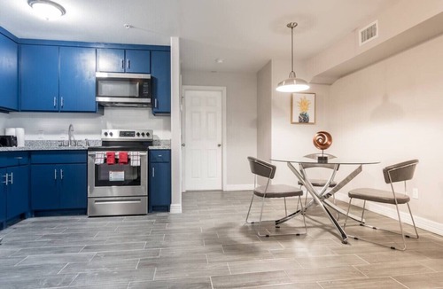 McAllen Apartment | ✅ RARE FIND! KING Size Bed Central Mcallen WiFi ✅