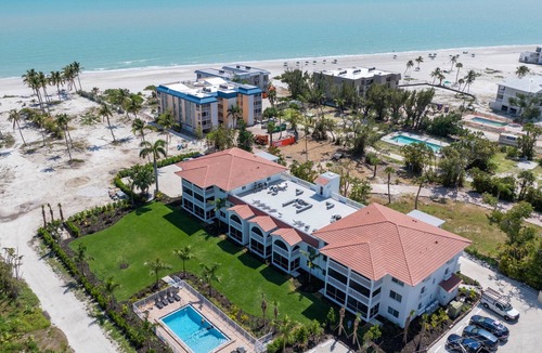 Sanibel Condo | Rare Walkout Condo On Sanibel Beach