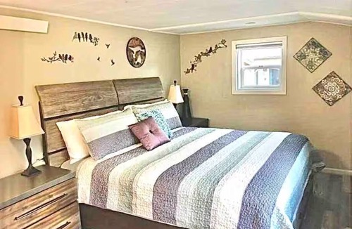 Westcliffe Hotel | Ravens Blue Skies 5rm Suite on Main, 2 bdrm, kitchen. living rm, & patio dogs ok
