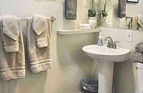 Westcliffe Hotel | Ravens Blue Skies 5rm Suite on Main, 2 bdrm, kitchen. living rm, & patio dogs ok