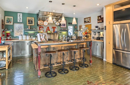 Idledale House | Red Rocks Chalet w/ Dream Kitchen: Extended Stays