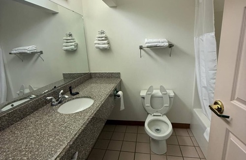 Milton Hotel | Regency Inn and Suites