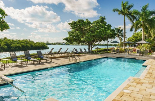 Marathon Hotel | Relax and Unwind! Outdoor Pool, Free Breakfast, Pets Are Welcome!