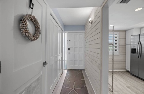 Sanibel Condo | Relax at Loggerhead Cay 332, a beautifully updated beachfront condo just steps from the sand. Sleeps 6 with 3 complimentary bikes, beach gear, heated pool, tennis, pickleball, Smart TVs with streaming options, and an in-unit washer and dryer.