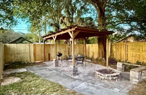 Crystal River House | Relax Explore Boat Parking & Fenced yard