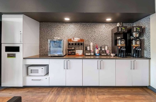 Trailer Estates Hotel | Relax & Explore Local Attractions from Spacious Studio | 2 Units