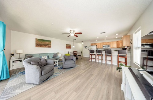 Indian Shores Condo | Relax in Style: 2/2 Condo with Sparkling Waterview and Easy Beach Access