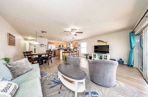 Indian Shores Condo | Relax in Style: 2/2 Condo with Sparkling Waterview and Easy Beach Access