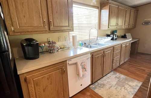 Weeki Wachee Gardens House | Relax on the beautiful Weeki Wachee River at the charming Seahorse River House!